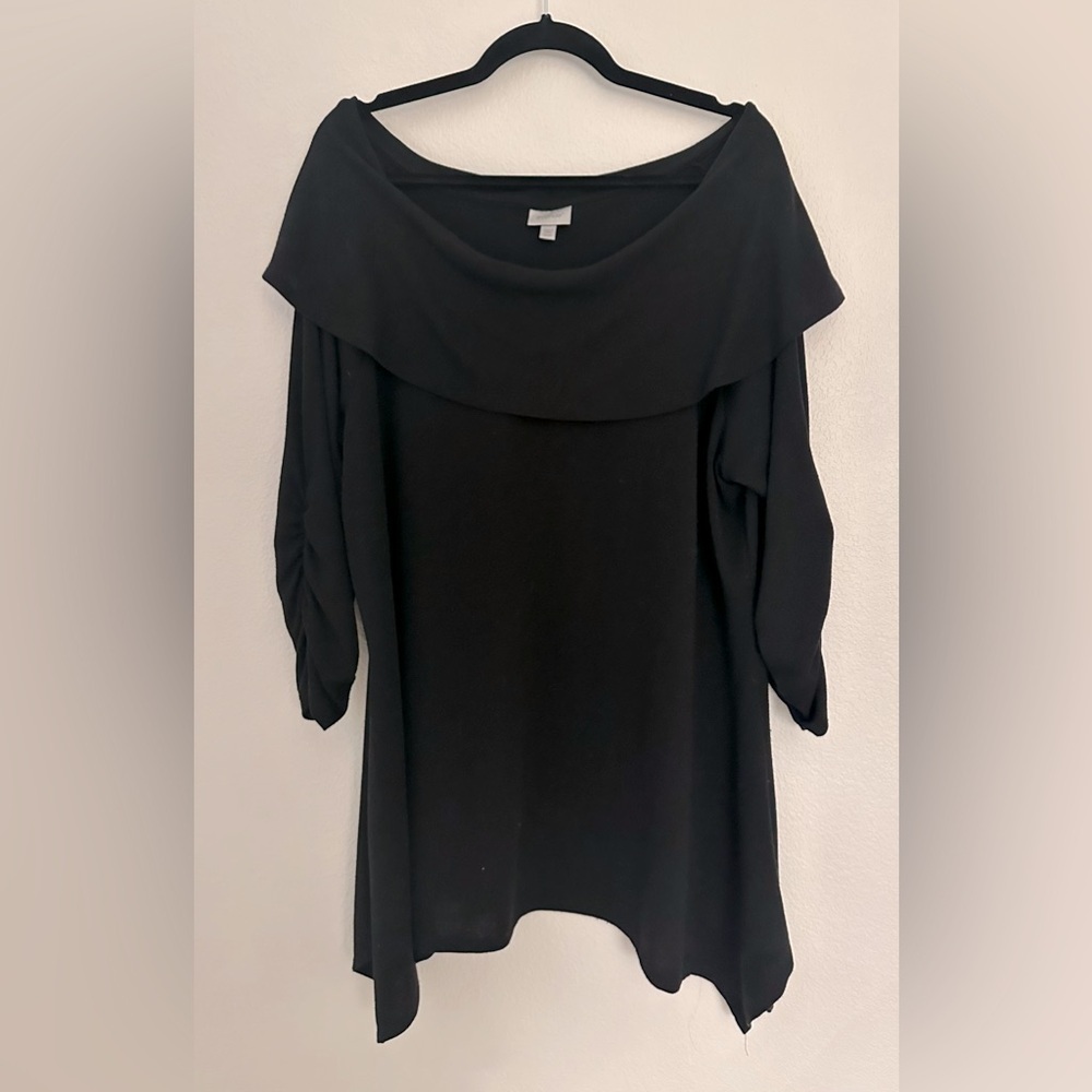 22/24 Black Women's Tunic Length Light Weight Sweater